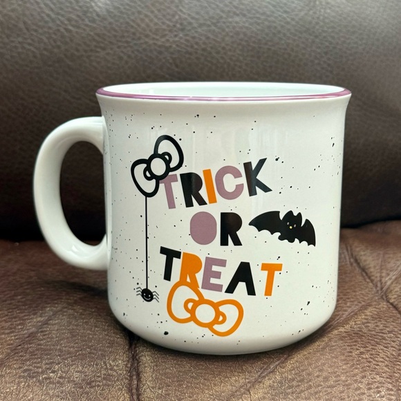 Trick or Treat - Hello Kitty Black Cat 20oz Ceramic Halloween Mug - Picture 2 of 6